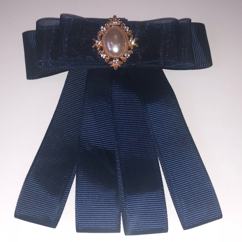 *SOLD* Bow brooch